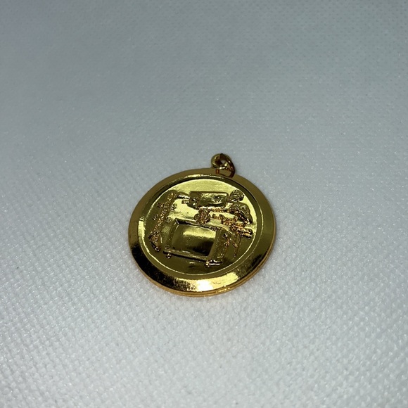 VINTAGE TECHNOLOGY TV PRODUCTION PENDANT CHARM GOLD TONE - Picture 5 of 10
